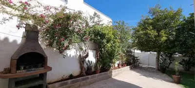 Jardín al aire libre en Alborán - Apartamento con piscina privada y jardín cerca de la playa aire acondicionado