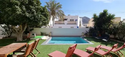 Piscina en o cerca de Alborán - Apartamento con piscina privada y jardín cerca de la playa aire acondicionado