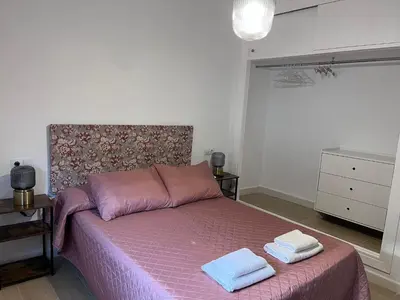 Cama o camas de una habitación en Anzuelo - Apartamento con piscina privada y jardín cerca de la playa aire acondicionado