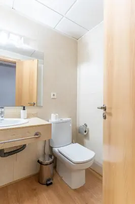 Un baño de ATP La Goleta a 5 minutos de la Playa, Frente al UD Almería Stadium y Parking Privado Gratis!