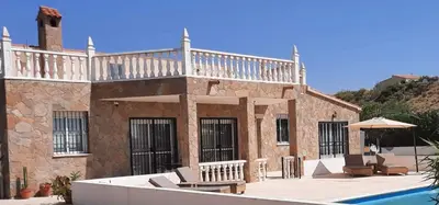 Piscina en o cerca de casa camil