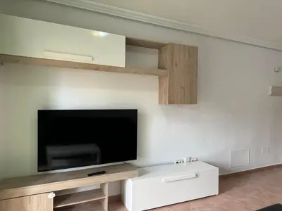 Una televisión o centro de entretenimiento en Apartamento 22 Mojácar Solárium vista al Mar