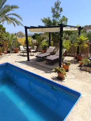 Piscina en o cerca de Nick's Cave, Bed and Breakfast with a difference