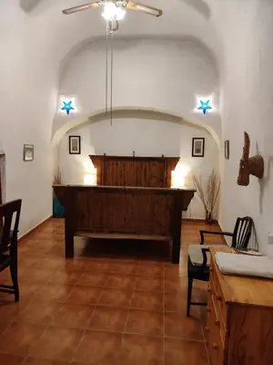 Zona de estar de Nick's Cave, Bed and Breakfast with a difference