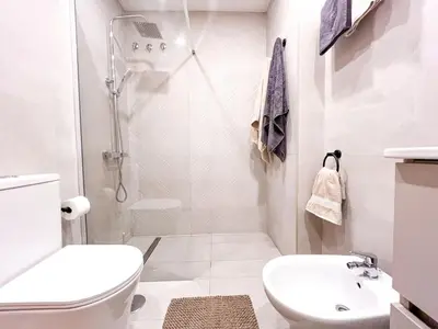 Un baño de Coastal Escape 1BD Flat with Terrace