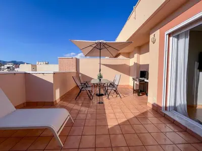 Un balcón o terraza de Coastal Escape 1BD Flat with Terrace