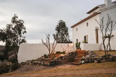 Jardín al aire libre en Cortijo Banana, villa rural para grupos grandes y piscina privada entre olivos