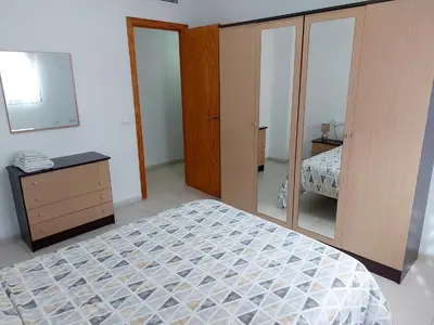 Cama o camas de una habitación en Apartamento Alborania II con patio gande y aparcamiento, entre el mar y del desierto