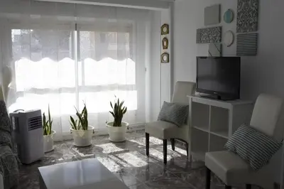 Una televisión o centro de entretenimiento en Alojamiento Vacacional Águilas de Poniente