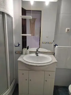 Un baño de Apartamento 2 hab en Aguadulce playa