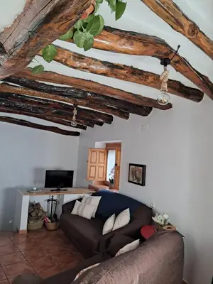 Una televisión o centro de entretenimiento en La Casilla de la Fuente