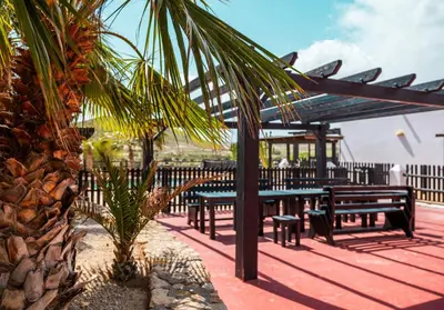 Un restaurante o sitio para comer en Villa Cerro la Gorra en Agua Amarga Cabo de Gata Parque Natural