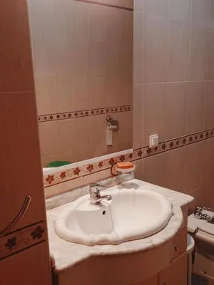 Un baño de Amplio apartamento en zona céntrica de Nijar