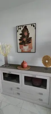 Una televisión o centro de entretenimiento en cal'Nathalie