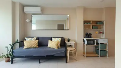 Zona de estar de Duna Suite con terraza y vistas al mar, piscina y playa a 7 min caminando