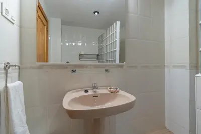 Un baño de Centro de Águilas con 4 habitaciones AC y Wifi - By Aloha Palma