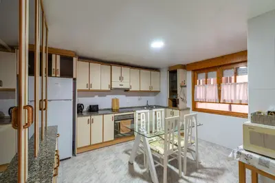 Una cocina o zona de cocina en Centro de Águilas con 4 habitaciones AC y Wifi - By Aloha Palma