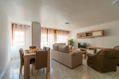 Zona de estar de Centro de Águilas con 4 habitaciones AC y Wifi - By Aloha Palma