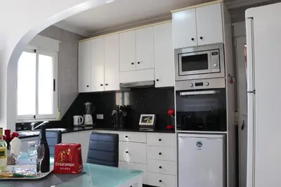 Una cocina o zona de cocina en Chalet Athos, Ferienwohnung mit Pool,Dachterasse, Meer und Bergblick in San Juan de los Terreros