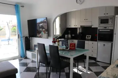 Una cocina o zona de cocina en Chalet Athos, Ferienwohnung mit Pool,Dachterasse, Meer und Bergblick in San Juan de los Terreros