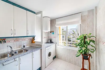 Una cocina o zona de cocina en Apartamento con Vista al Mar