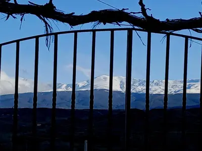 Vista general de una montaña o vista desde la casa o chalet
