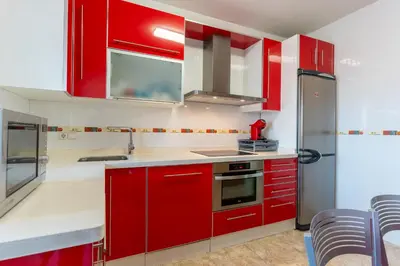 Una cocina o zona de cocina en TrendyHomes Mediterráneo, excelente ubicación y gran confort