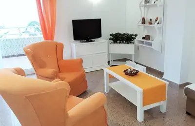 Una televisión o centro de entretenimiento en Apartamento Paseo Maritimo wifi