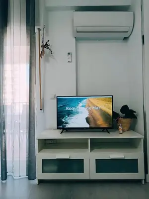 Una televisión o centro de entretenimiento en The sea you dream of Roquetas de Mar