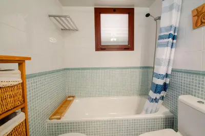 Un baño de Mediterranea 16 Vera Playa Jardines tus momentos frente al mar