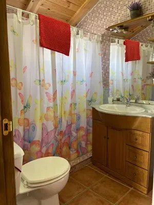 Un baño de Cueva Abuelo Juan