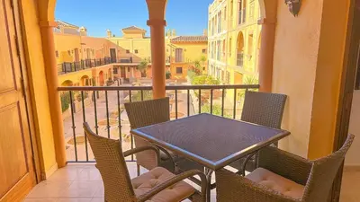 Un balcón o terraza de Desert Springs award-winning Golf Resort apartment