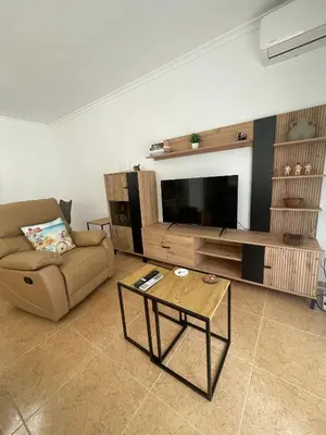 Una televisión o centro de entretenimiento en EL ESCONDITE Bahía de Vera Naturista