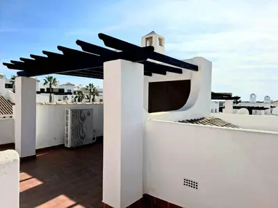 Un balcón o terraza de Casa Salinas con piscina privada en Vera Playa