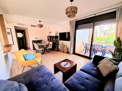 Una televisión o centro de entretenimiento en Casa Salinas con piscina privada en Vera Playa