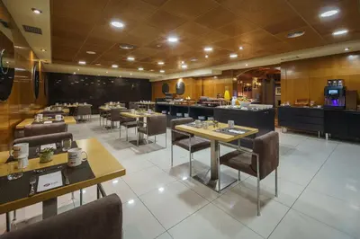 Un restaurante o sitio para comer en Exe Almería Centro