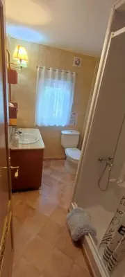 Un baño de Mobilhomes La Cabañuela