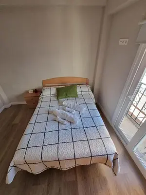 Cama o camas de una habitación en Almería Centro- Piso Reformado, Exterior, WiFi, a 1 minuto de Puerta Purchena