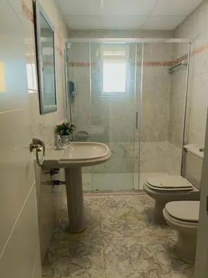 Un baño de Arco suites, 2 Hab, a 150 metros de la playa y gran terraza