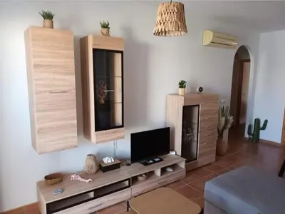 Una televisión o centro de entretenimiento en Palomares