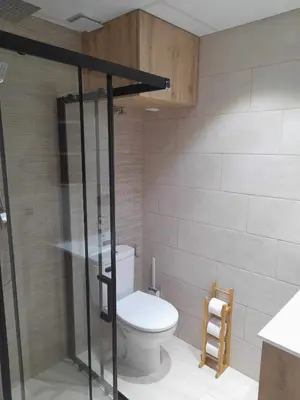 Un baño de Kustdroom