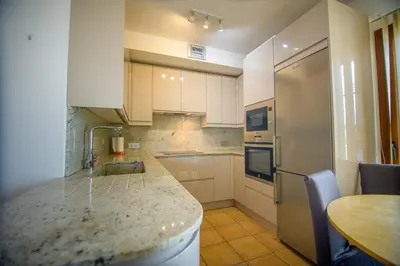 Una cocina o zona de cocina en Mediterranea 15 Plaomares, 2 dormitorios 2 baños