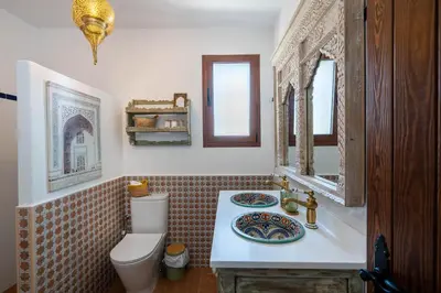 Un baño de El cerro y la luna