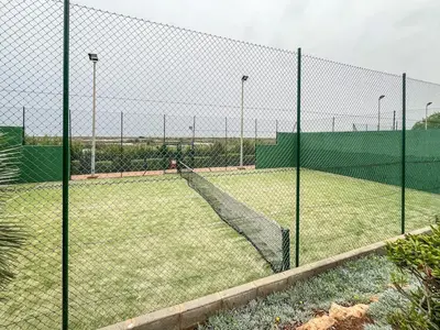 Instalaciones para jugar a tenis o squash en Ático 1º Linea - Beach Penthouse Roquetas de Mar o alrededores