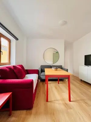 Una televisión o centro de entretenimiento en Placeta Serna El Capricho