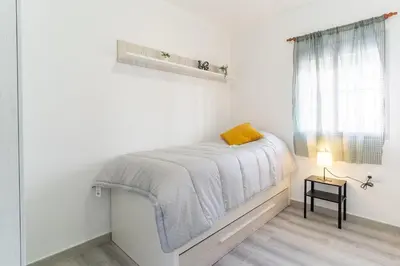 Cama o camas de una habitación en ATP La Rambla Pintor a 5 minutos Plaza de Toros y Centro de Almería - Wifi Gratis!