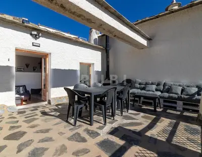 Un patio o zona al aire libre en El capricho de Trevélez