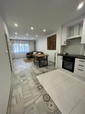 Una cocina o zona de cocina en Moderno dúplex Coastal Style