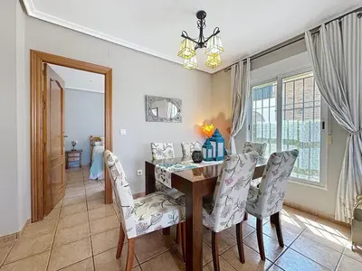 Zona de estar de VVR Bajo 3 Dormitorios con Jardin y Piscinas