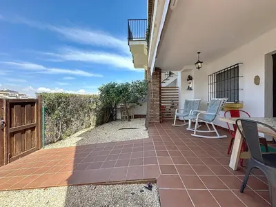 Un balcón o terraza de VVR Bajo 3 Dormitorios con Jardin y Piscinas